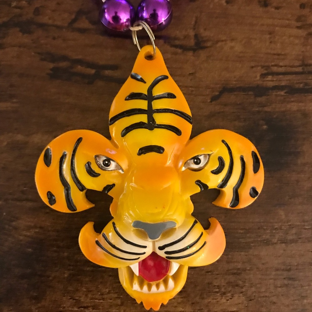 Mardi Gras Throws